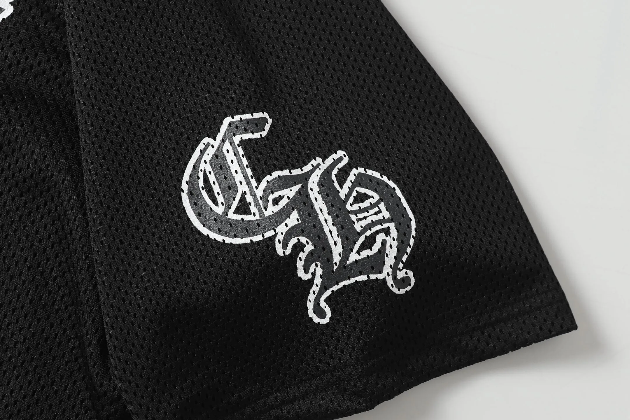 P160 Chrome Hearts CH Chrome Hearts popular Sanskrit printed mesh double-layer ice hockey jersey sports suit. Uses direct injection imported machine printing. Hardware and accessories are all milled and customized. Correct configuration. Black 2025 Chrome Hearts authentic packaging. 280 grams of custom-dyed double yarn cotton. Large version. Loose and stylish. Different from lower versions. Slim and long version with upper body and hips. 100% commitment: top quality. Not fast food. The highest version on the market. Top quality - different from ordinary versions on the market. If you care about quality, you should also respect the price. Absolutely 0 after-sales service and 0 return rate so far. It’s hard not to love the style - 280g double yarn cotton custom dyed fabric - Correct high-density main mark, washed tag, hand-sewn